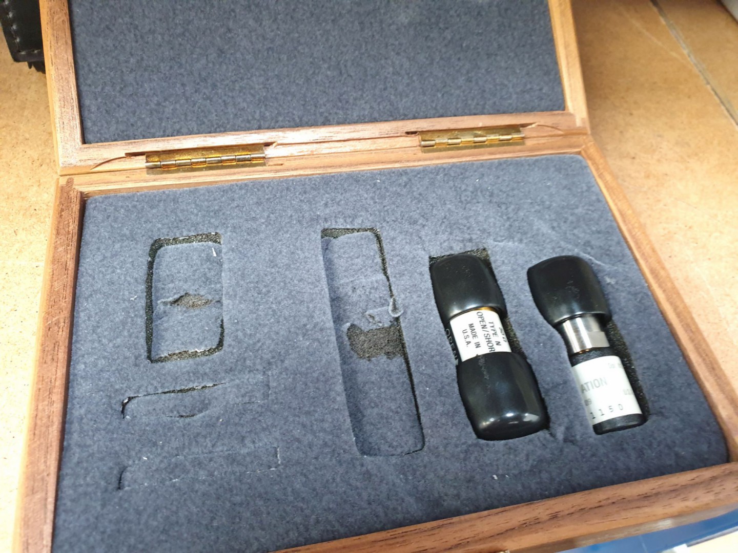 HP 85032E type N calibration kit in wooden case