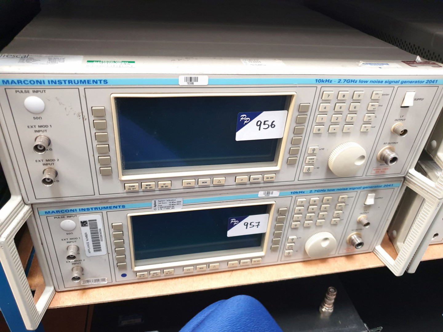 Marconi 2041 low noise signal generator