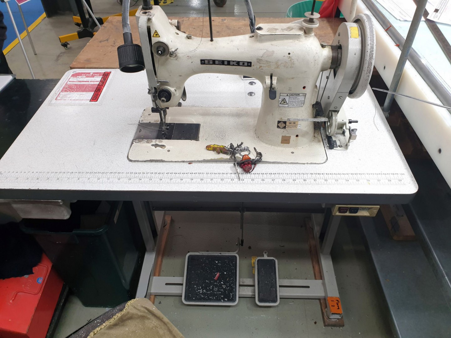 Seiko SK-2B sewing machine, foot pedal controls, 1...