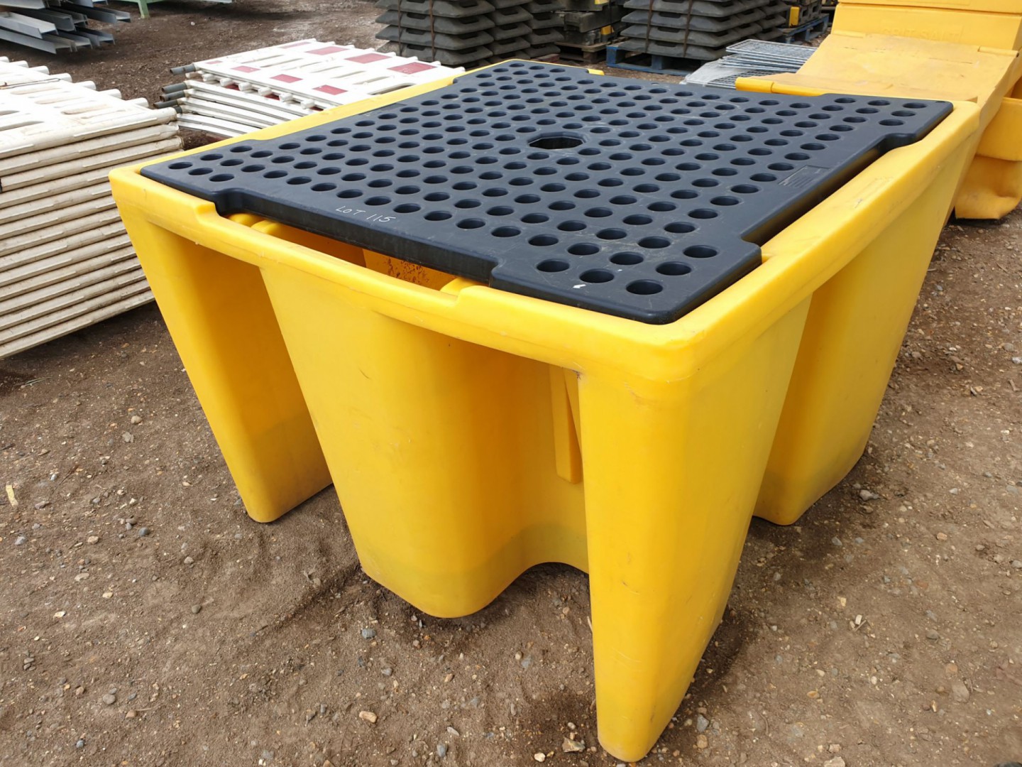 SJ-500 black & yellow oil drum drip tray, 1500x150...