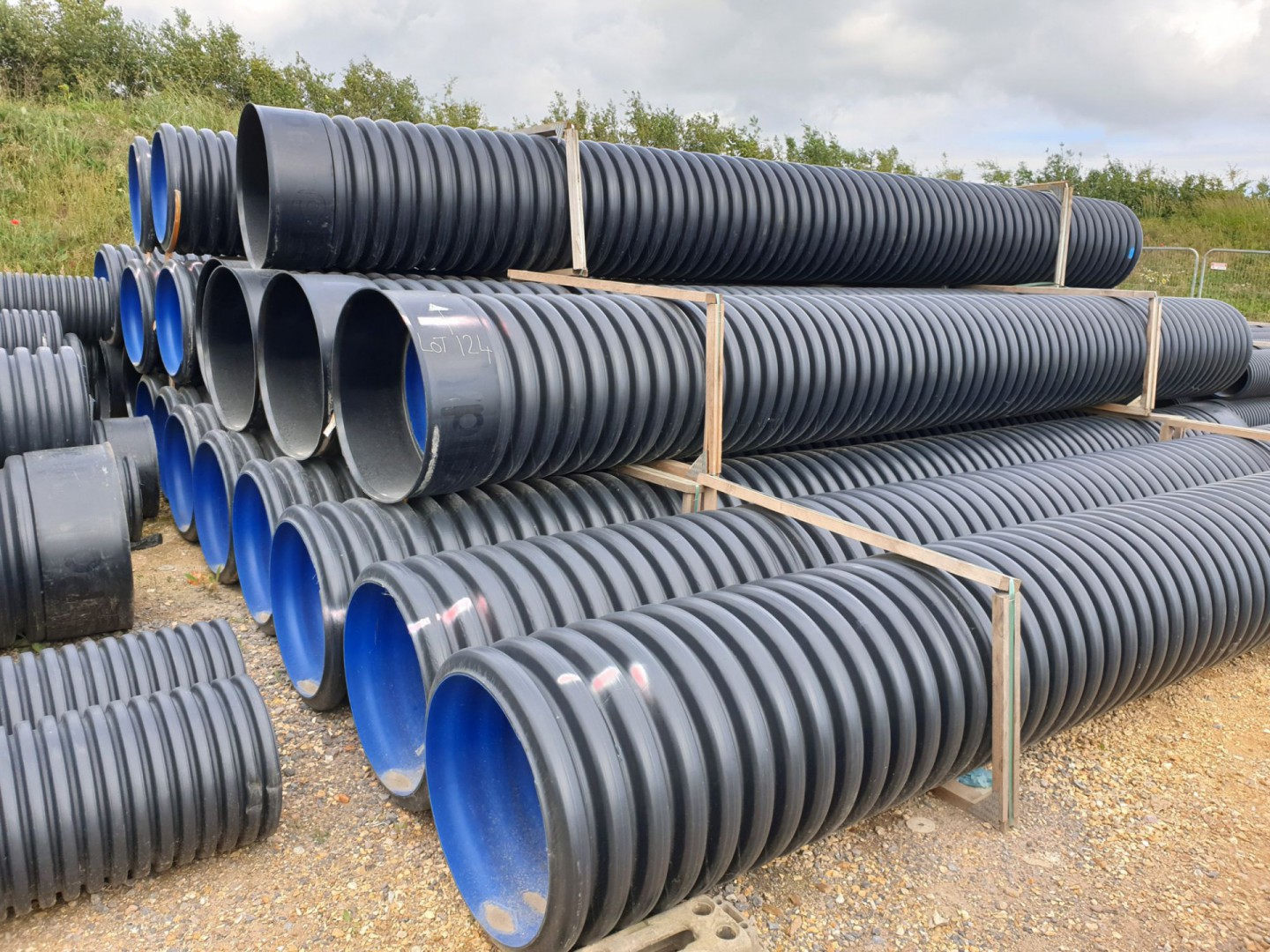 20x Polypipe 600mm dia perforated drainage ducting...