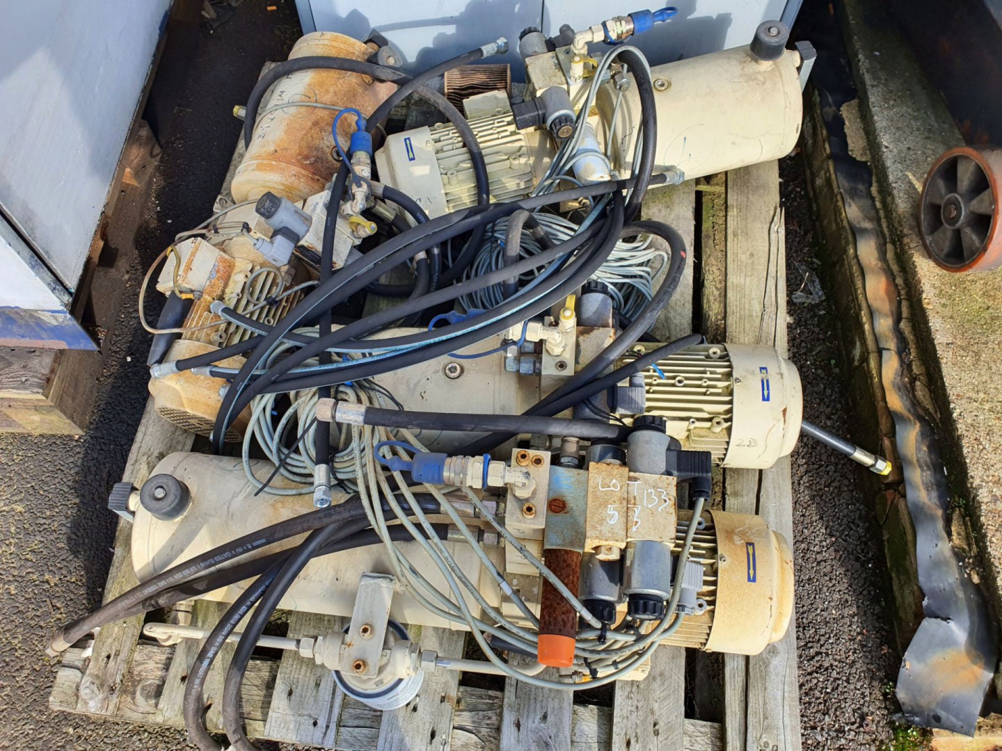 4x hydraulic pumps - Lot Located at: N&A Ltd, High...