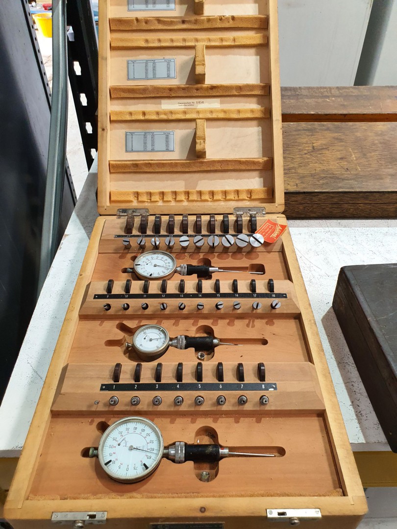 Cintast Labor No 5 test head dial gauge set in woo...