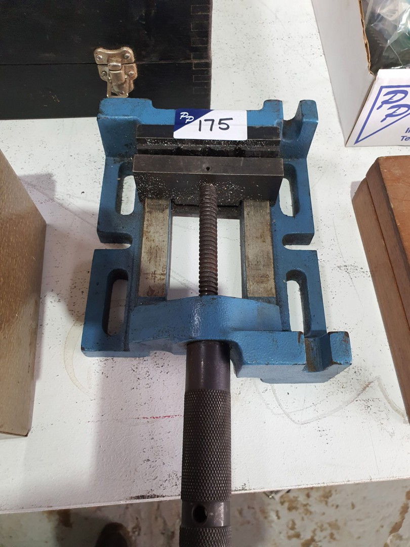 100mm bench drill vice - Lot Located at: PP Salero...
