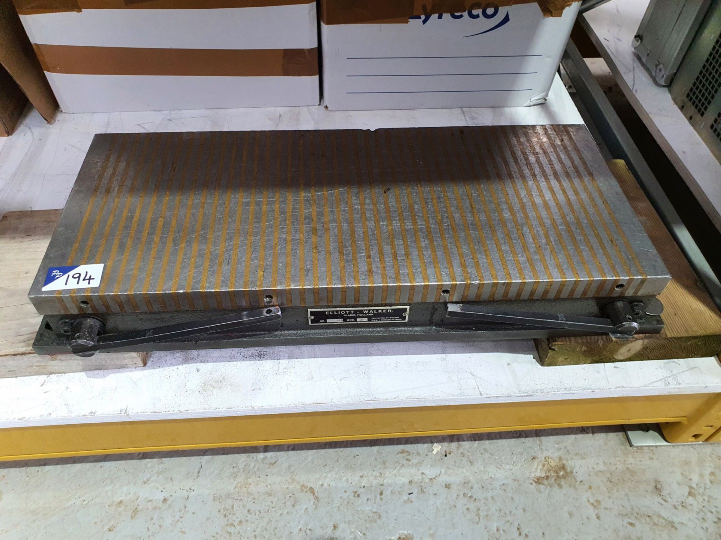 Elliott-Walker magnetic table, 600x250mm - Lot Loc...