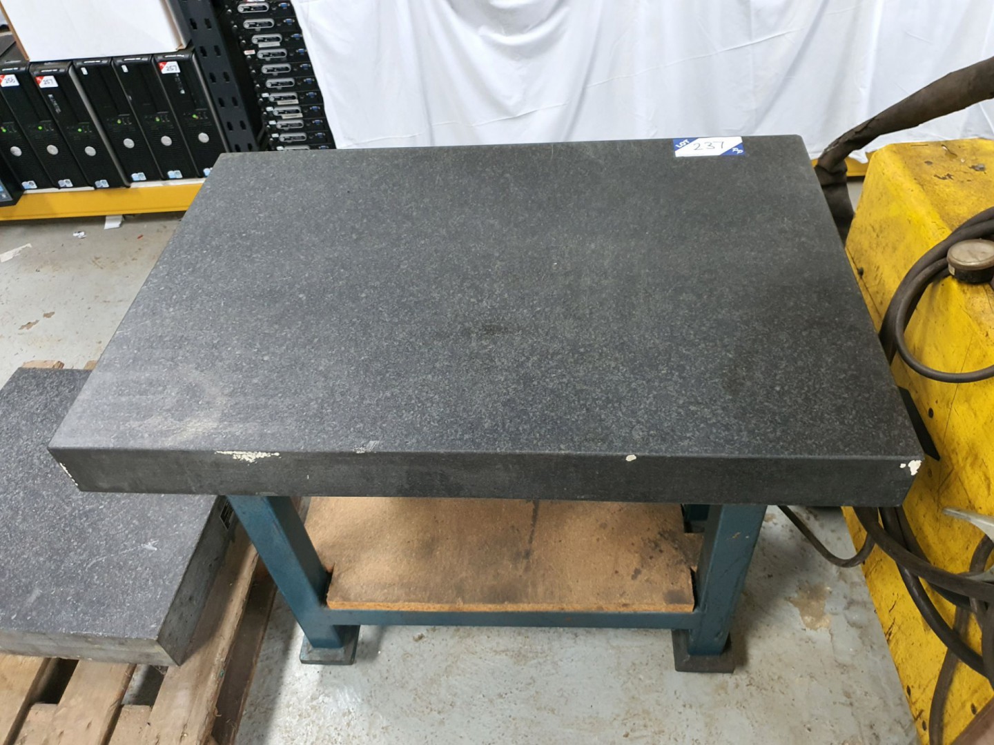 Granite surface table on steel levelling base, 900...