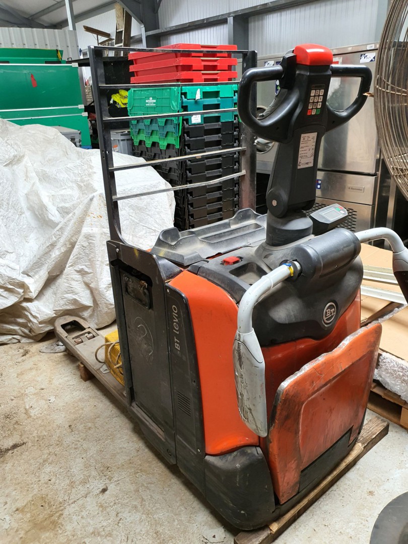 BT Levio LPE200 electric pedestrian lifter, 2000kg...