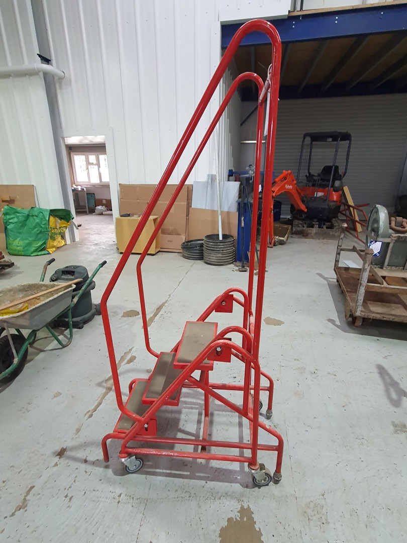 Plastor red mobile 3 step safety steps - Lot Locat...