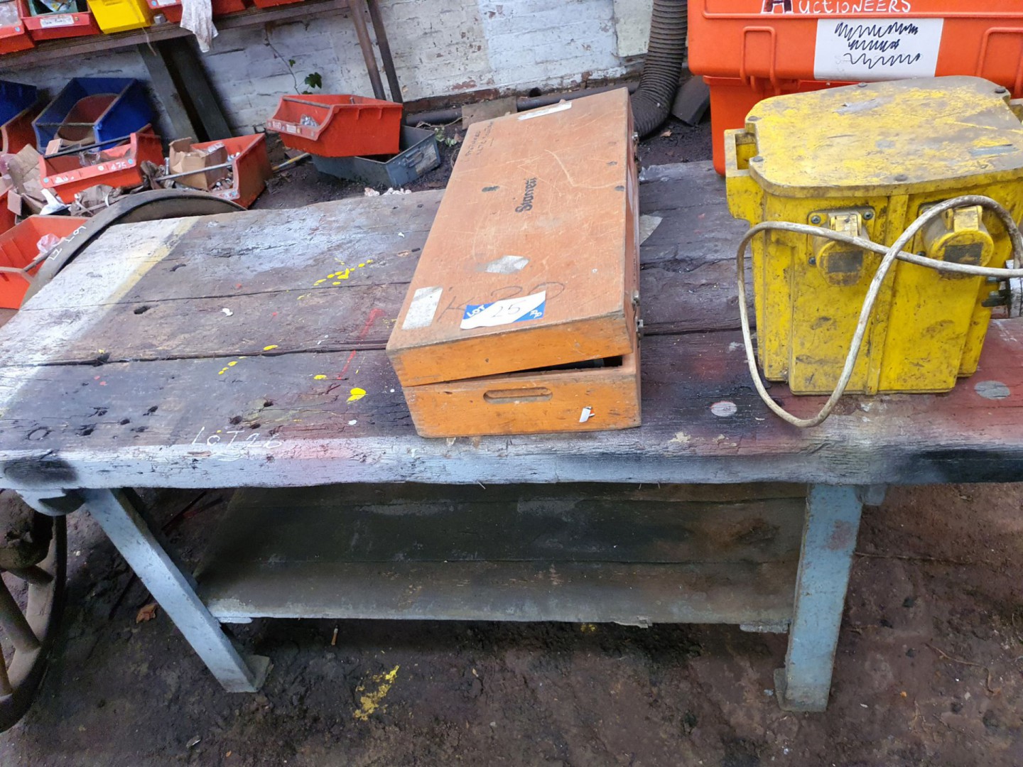 Wooden top metal frame workbench, 1600x750mm - Lot...
