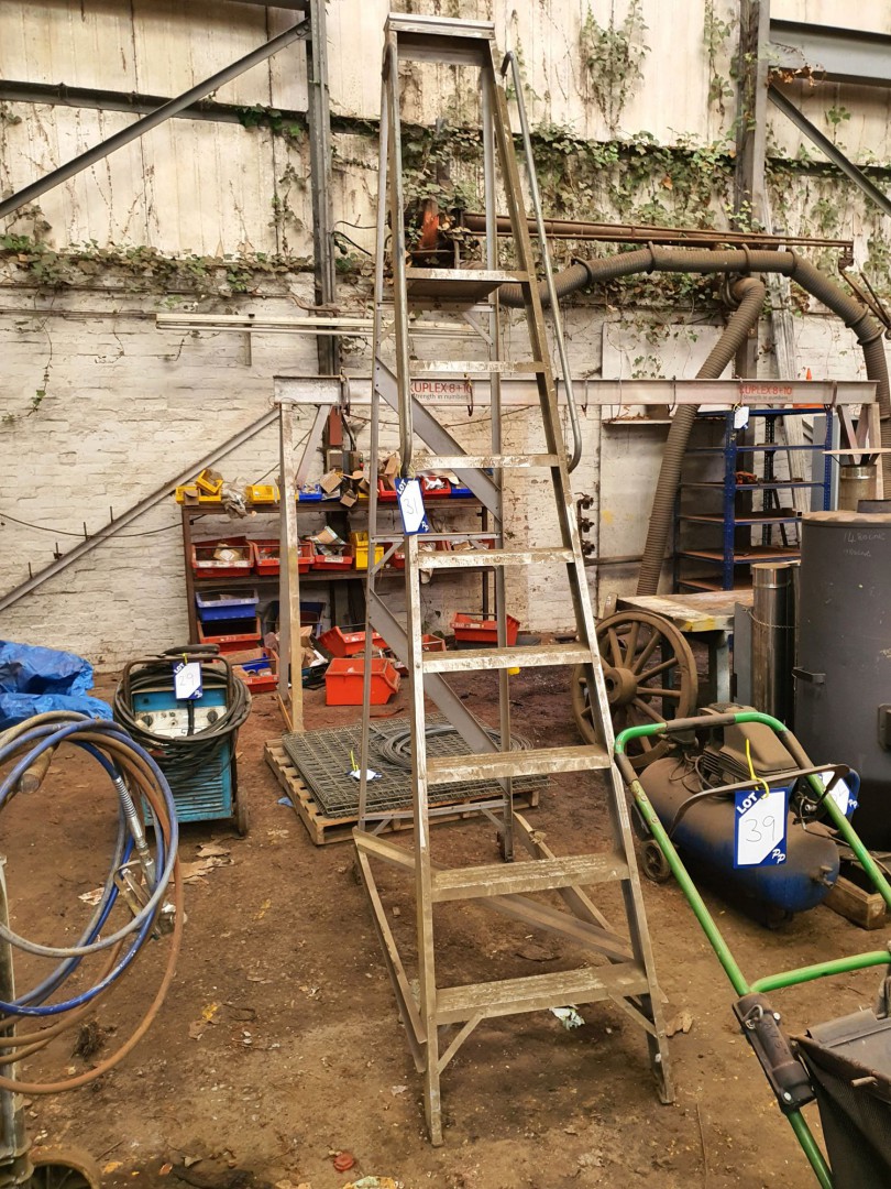 Glow 8 step aluminium step ladder - Lot Located at...