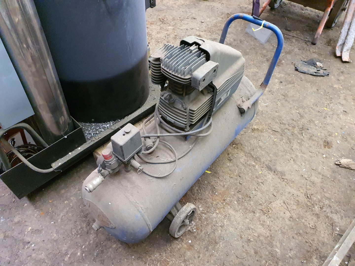 Ingersoll Rand AG03038 air compressor on receiver,...