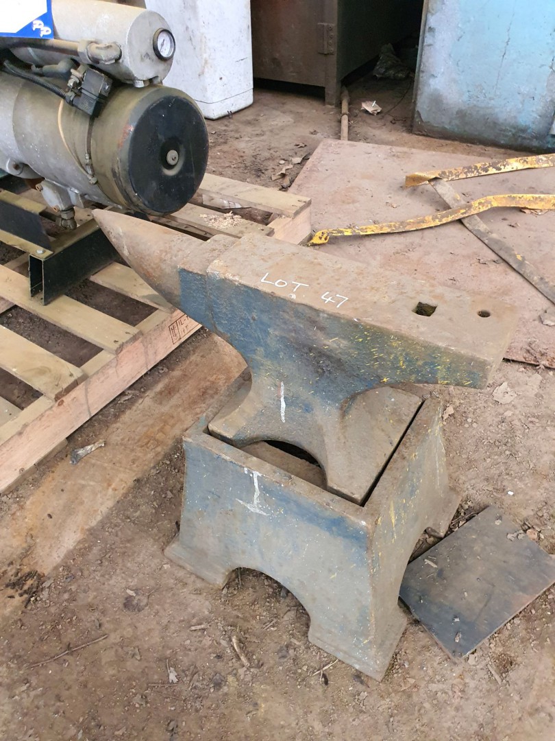 Steel anvil on stand, 600x100mm - Lot Located at:...