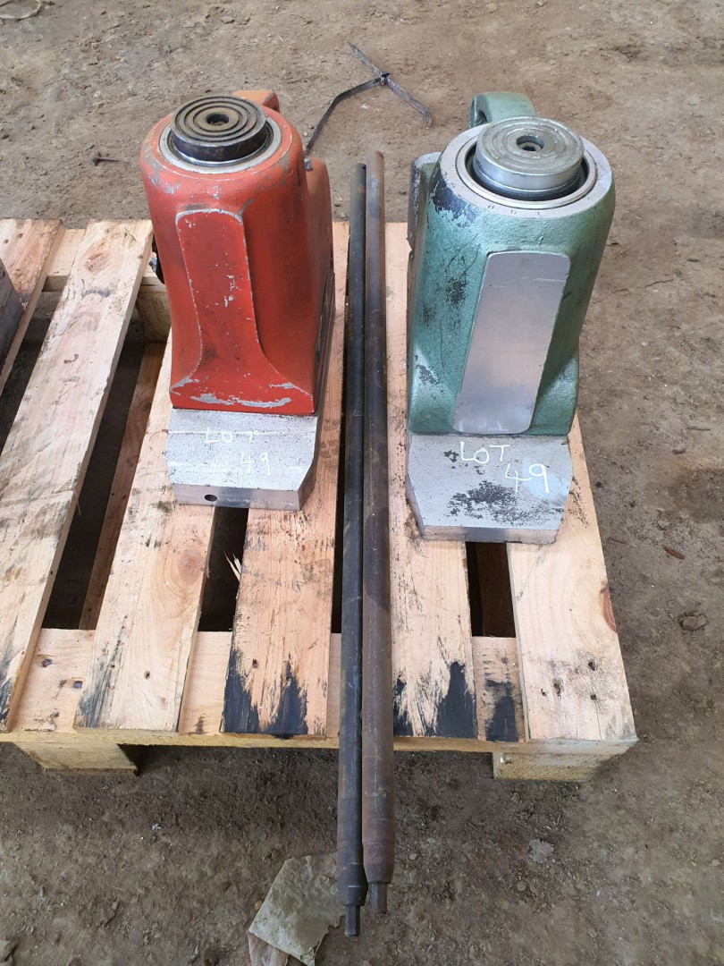 2x Hi-Force 20T hydraulic Jacks - Lot Located at:...