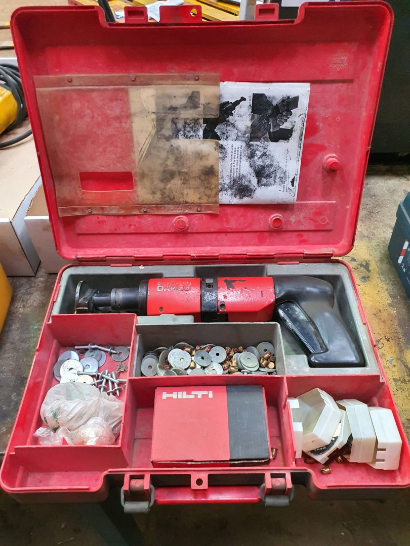 Hilti DX400B nail / stud gun in carry case - Lot L...