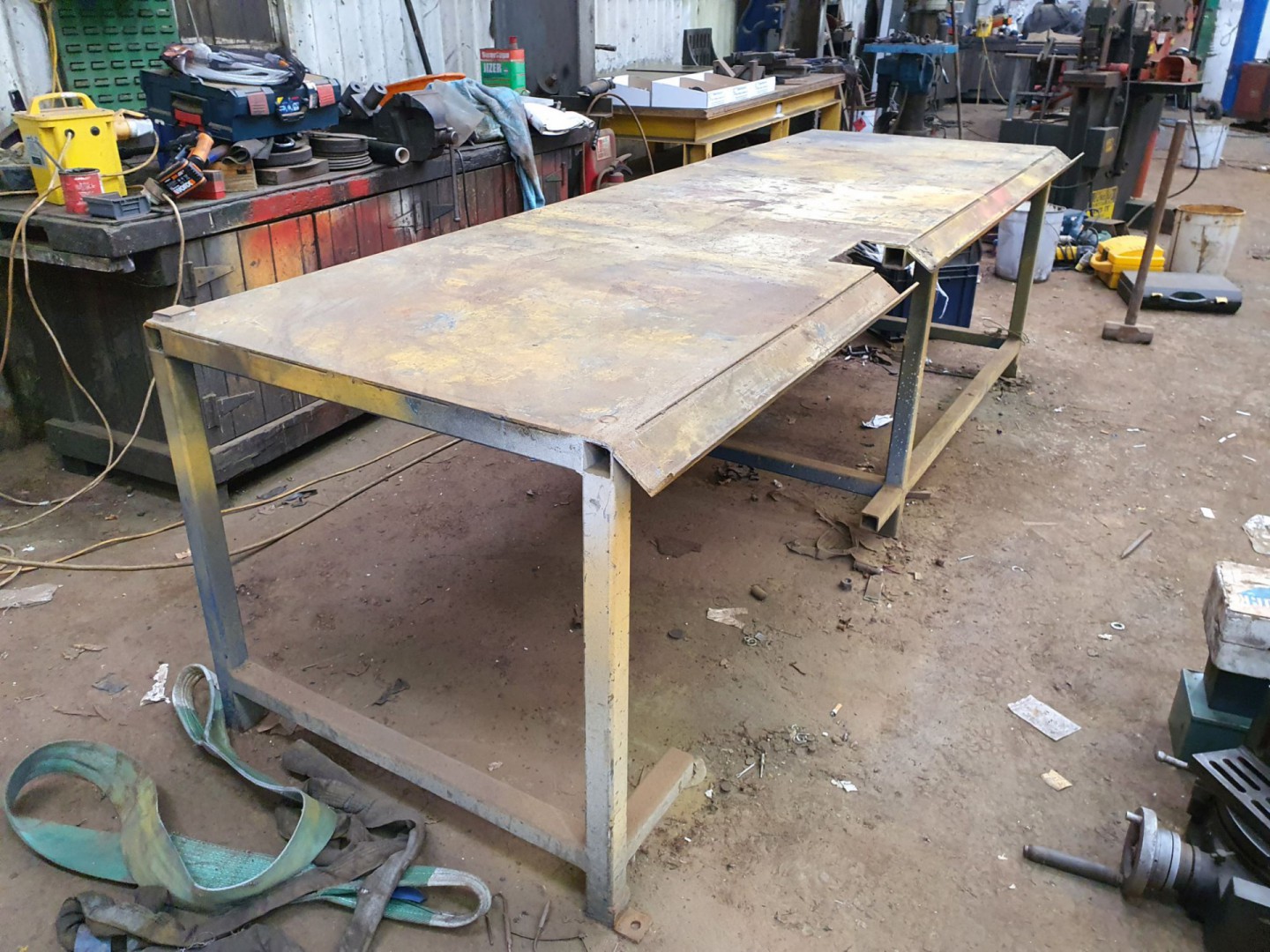 Metal heavy duty workbench, 2900x1000mm - Lot Loca...