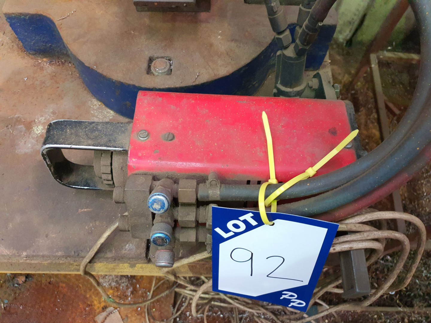 240v straight line burner inc: track - Lot Located...