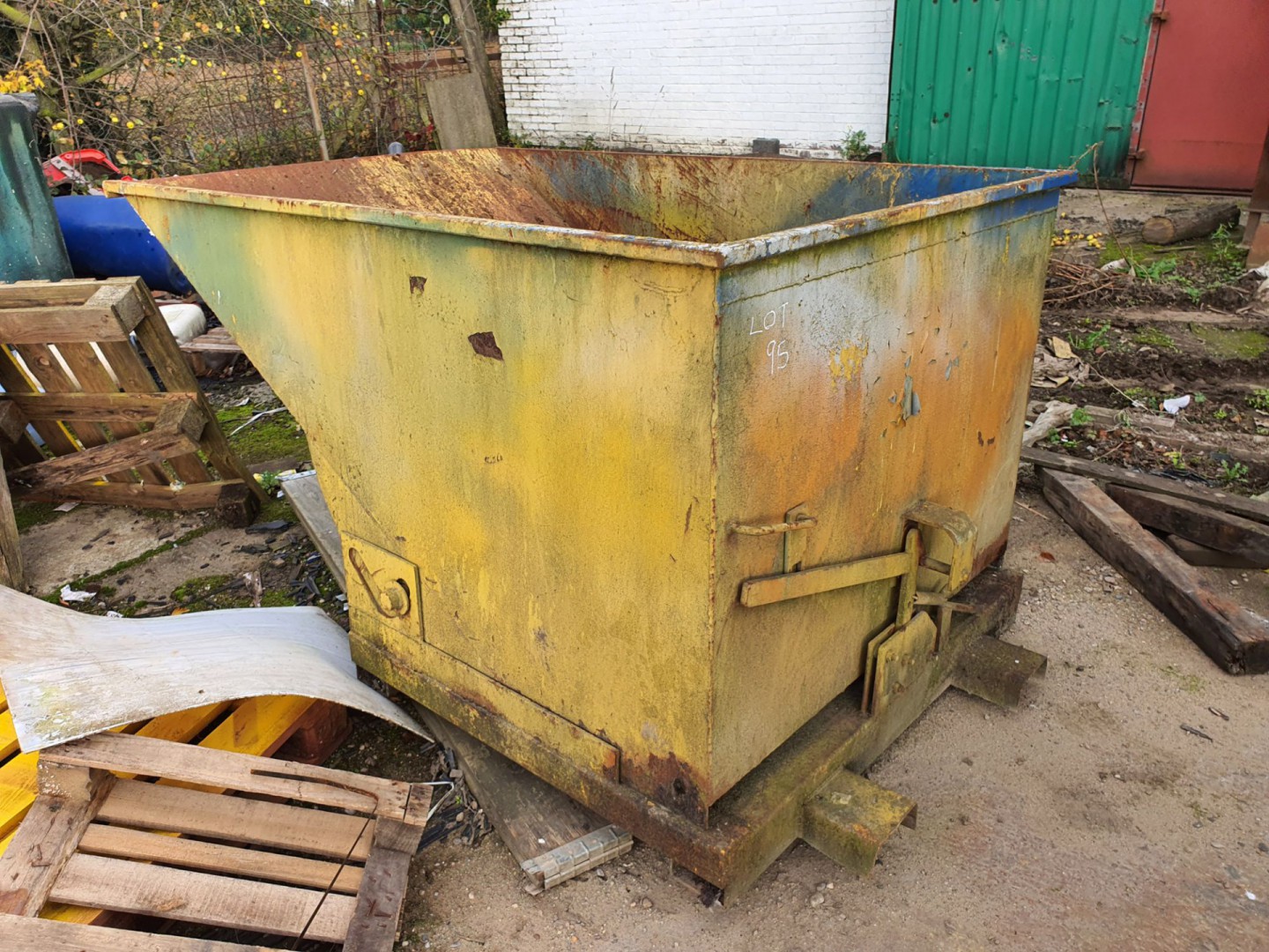 Metal forkable tipping skip, 1200x800mm ID - Lot L...