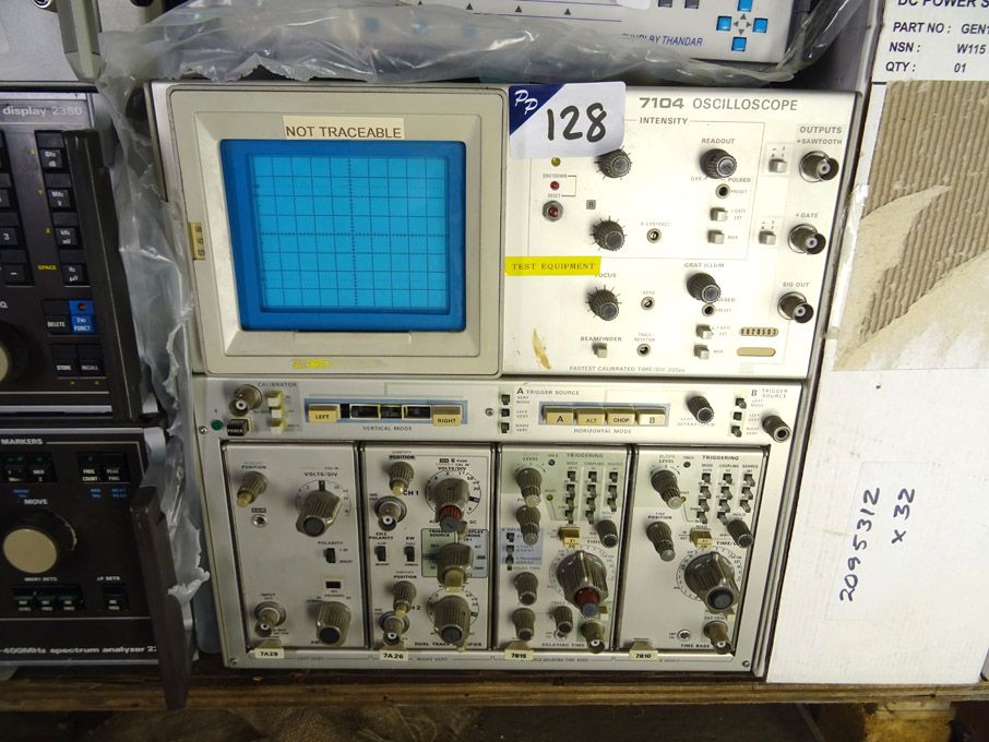 Tektronix 7104 oscilloscope, 1GHz with 7A29, 7A26,...