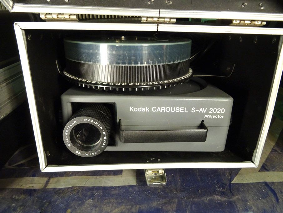 Kodak S-AV2020 carousel projector in carry case -...