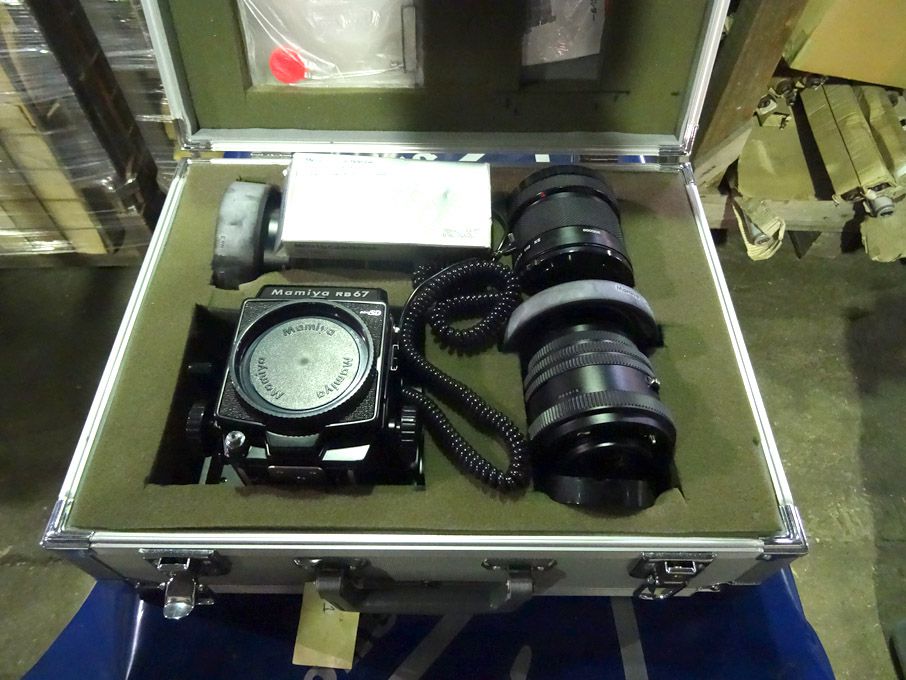 Mamiya RB67 camera body with lenses in case - lot...