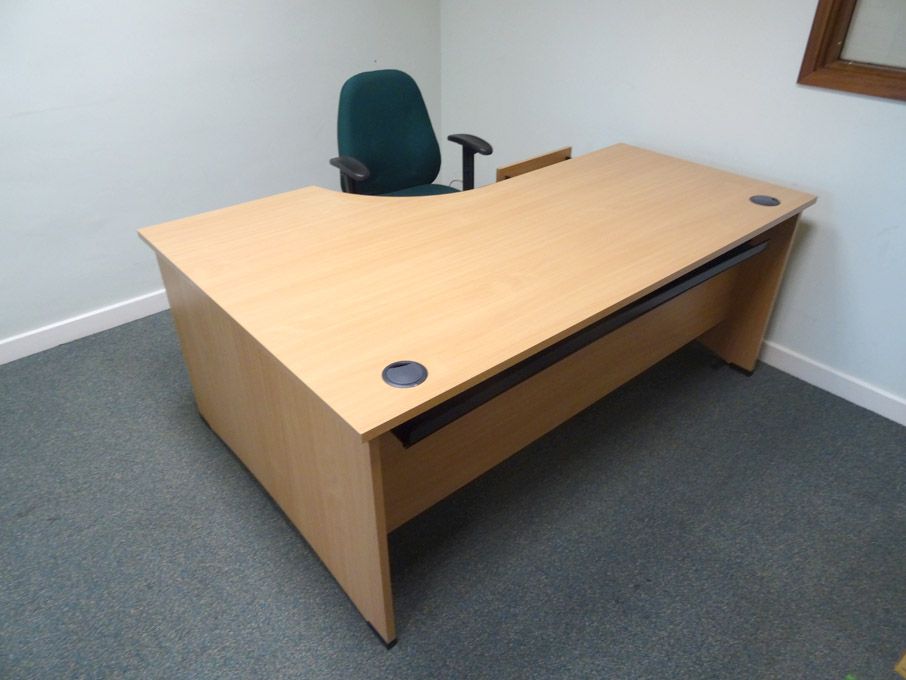 1800x1200mm 'L' shaped wooden office table, with 2...