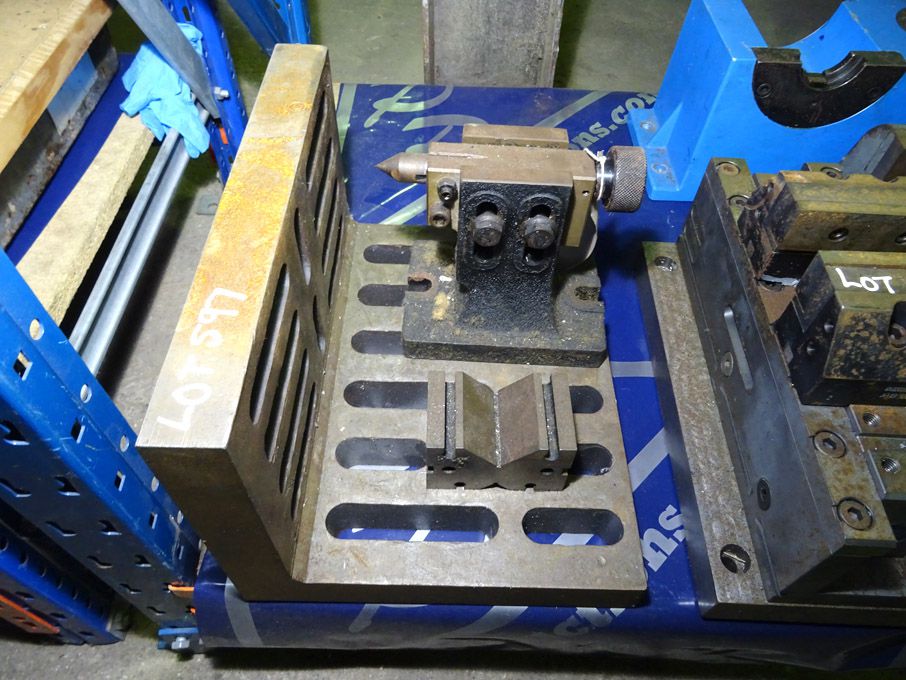 320x250mm CI angle plate, Vee block, centre stand...