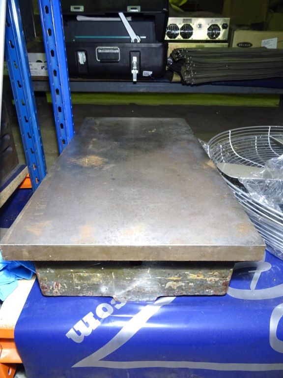 610x300mm grade 1 CI surface plate - lot located a...