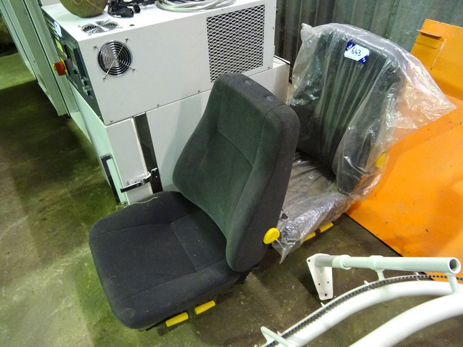 2x Kab grey fabric vehicle seats - lot located at:...