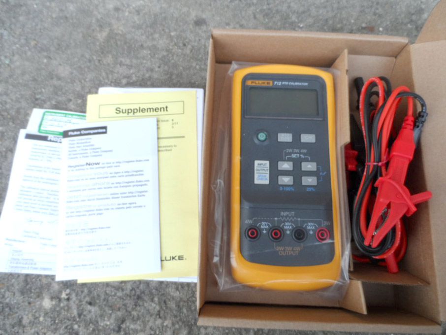 Fluke 712 RTD calibrator (boxed & unused) - lot lo...