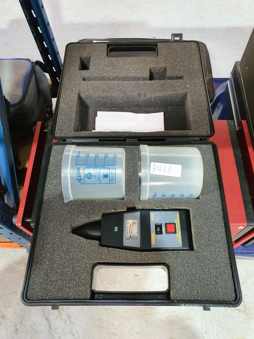 Robin TX90 microwave leakage tester in black case...