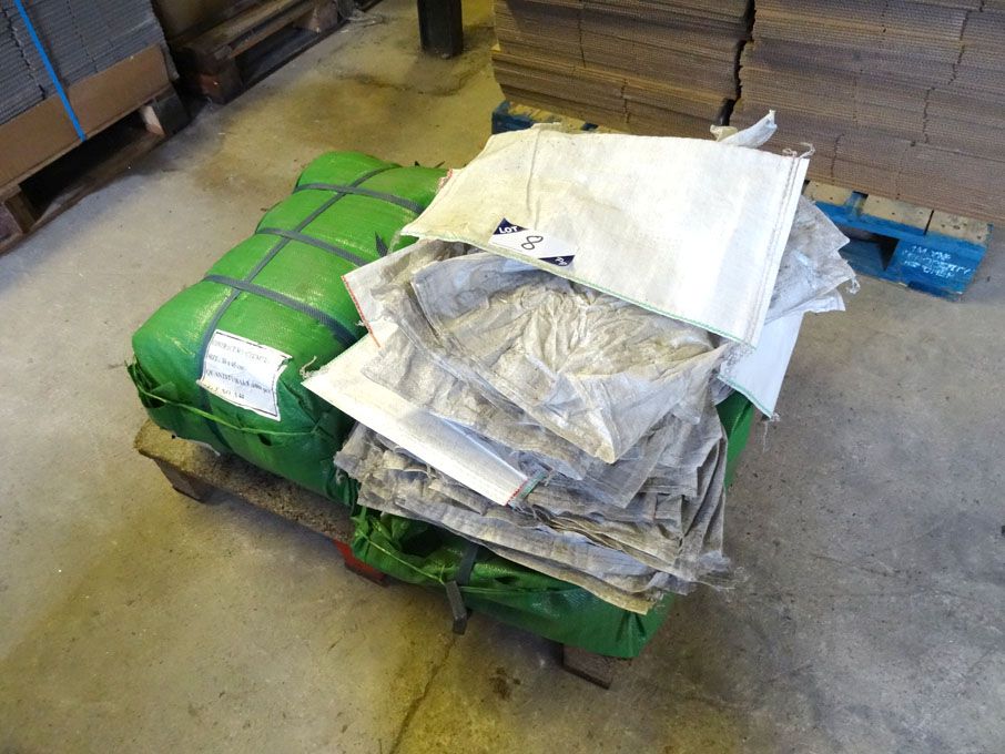 1200 approx bales / bags, 450x300mm on pallet
