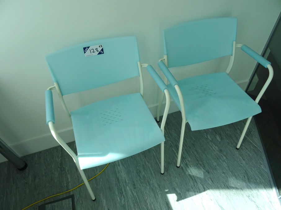 2x Ahrend Revolt light blue plastic chairs with me...