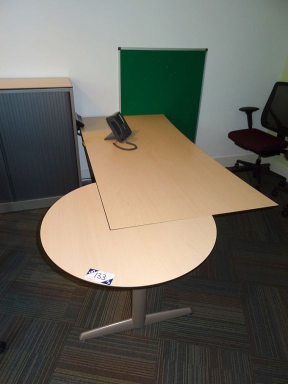 Ahrend 1800x900mm maple desk with Ahrend twin slid...
