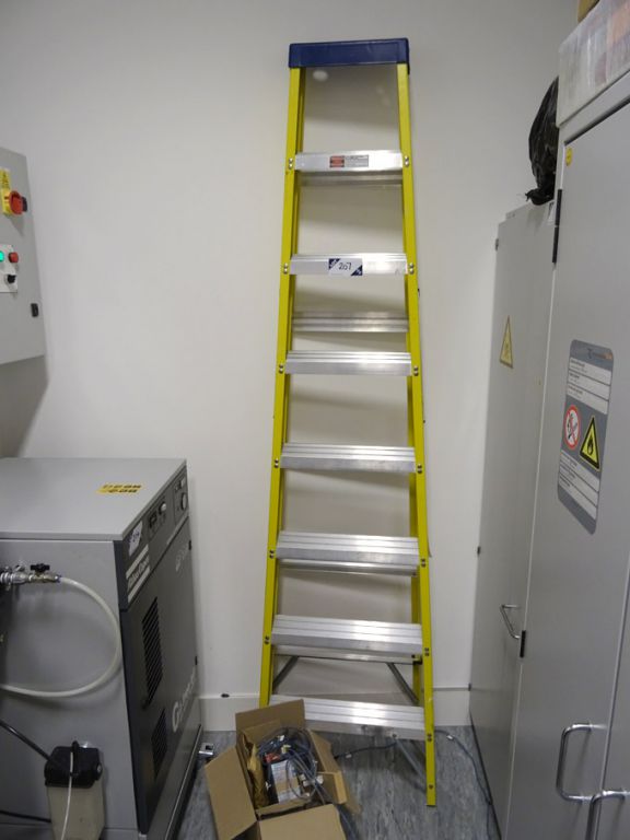 Cuprum 740-08E 7 step fibreglass step ladder (dela...