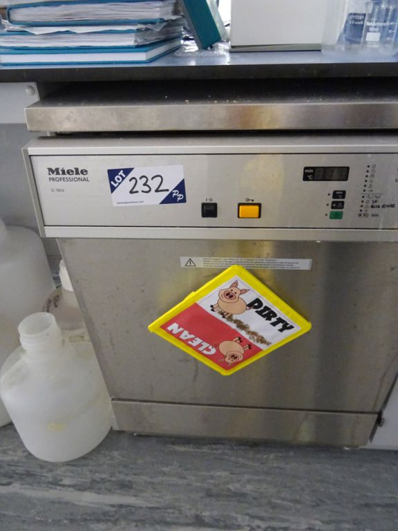 Miele Professional G7804 undercounter dishwasher
