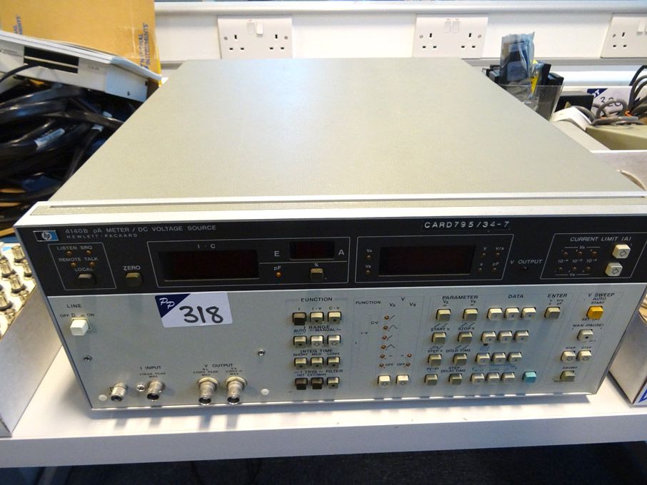 HP 4140B pA meter / DC voltage source