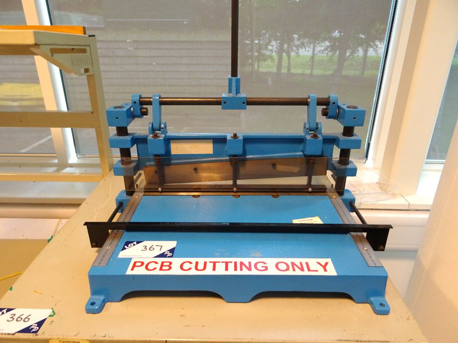 Manual table top PCB cutting guillotine