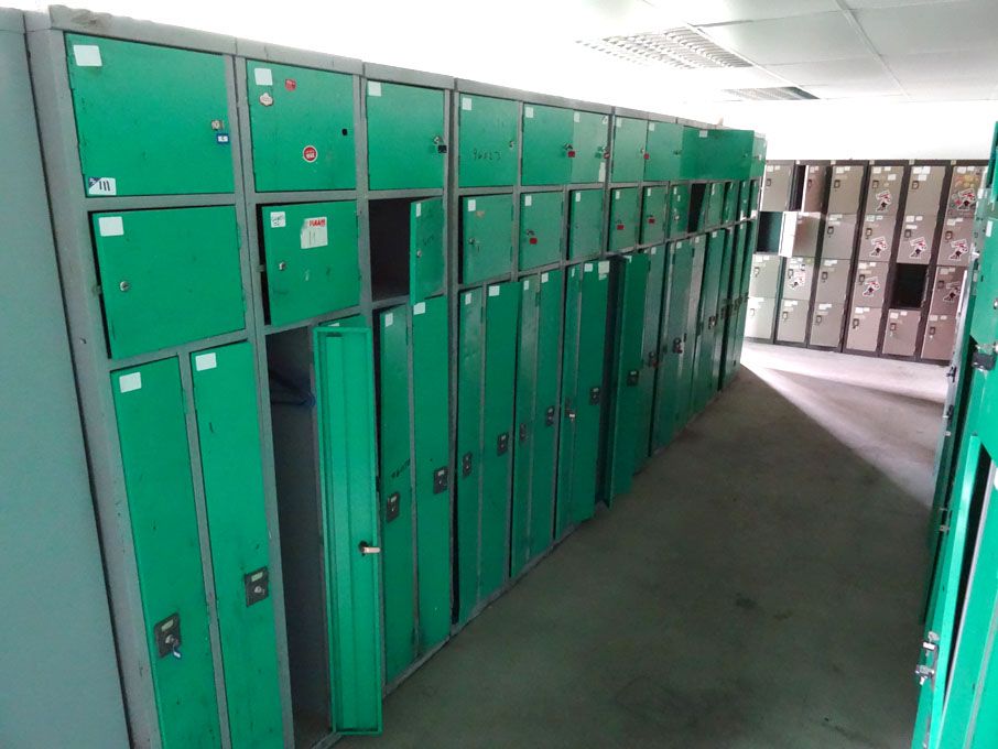 14x grey / green metal 4 compartment lockers, 300x...