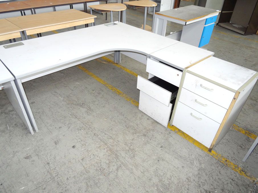 4x grey top 1800x1200mm 'L' shape desks with 3 dra...