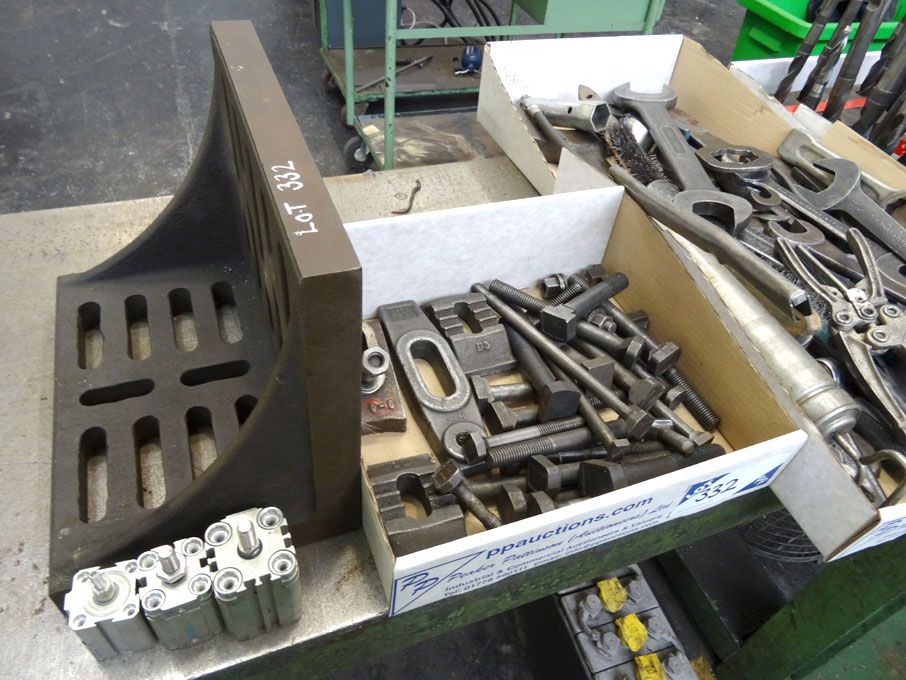 Qty various clamping equipment & CI angle plate
