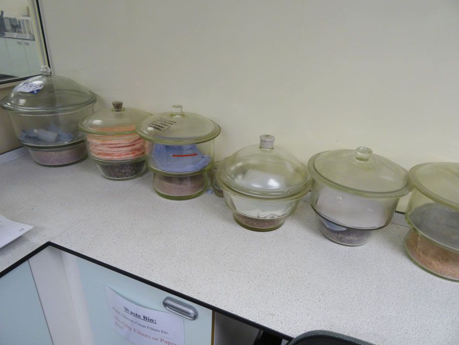 Qty various glassware inc: specimen trays, bottles...