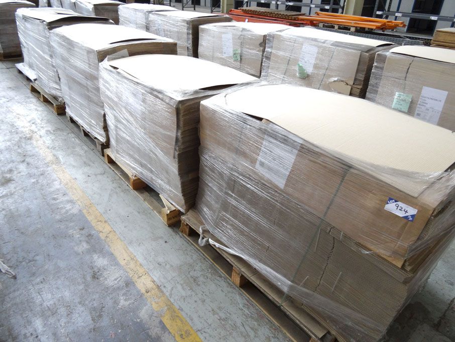 1000x flat pack cardboard boxes on 5 pallets, PT12...