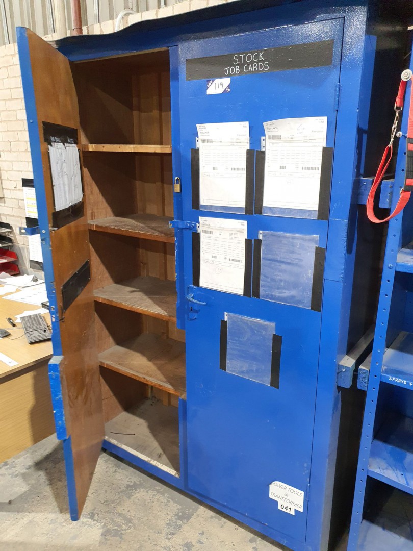 2 door wooden storage cupboard, 1420x2200x500mm