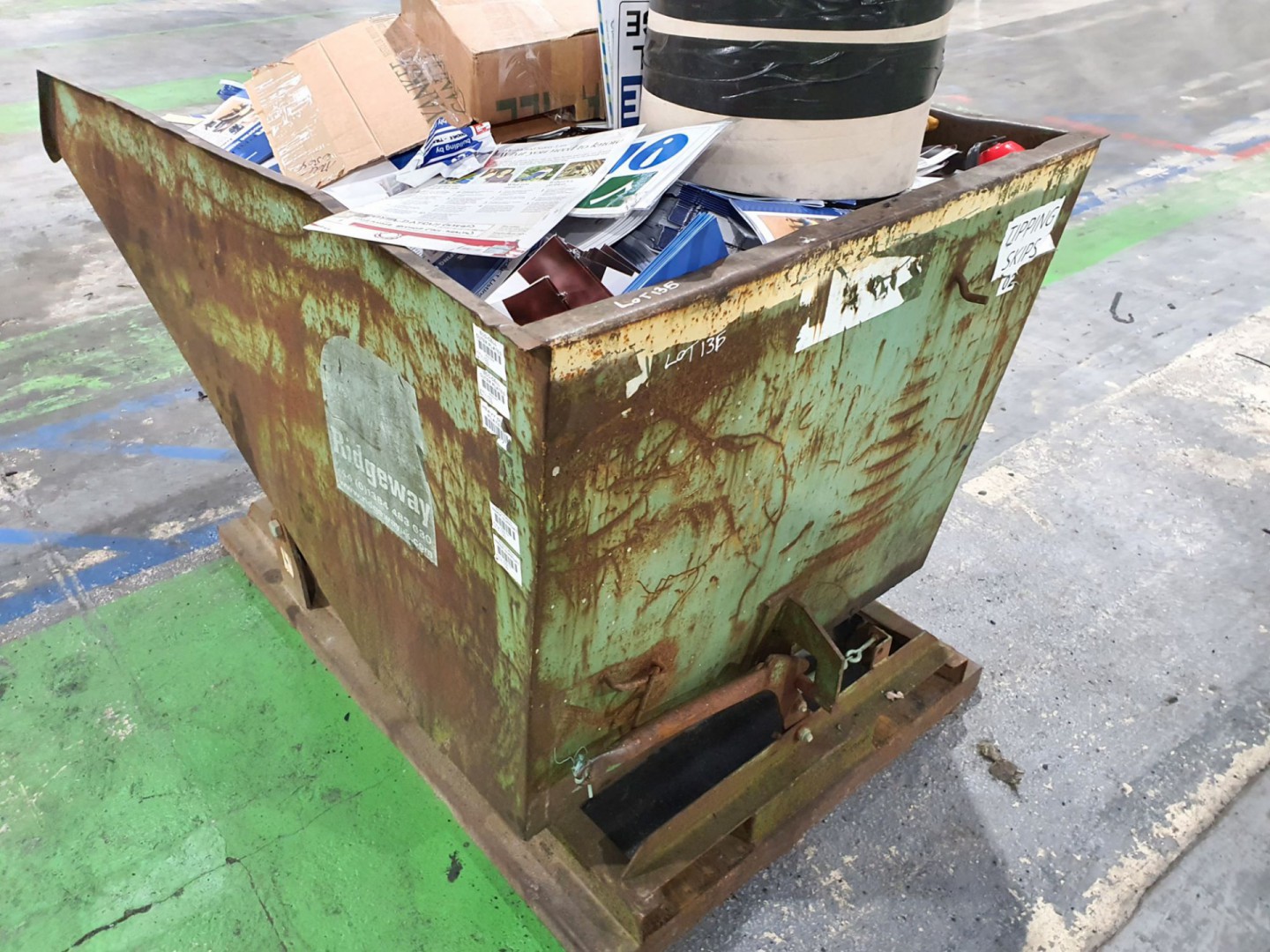 Ridgeway forkable tipping skip, 1000x1700x900mm ID