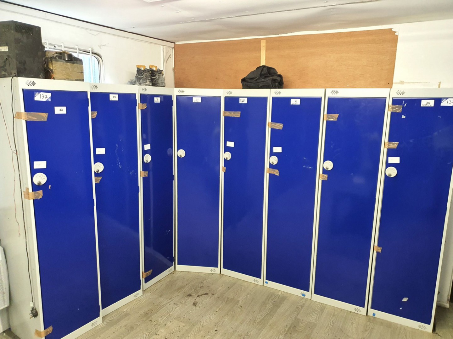 8x blue / grey single door lockers, 450x1800x450mm