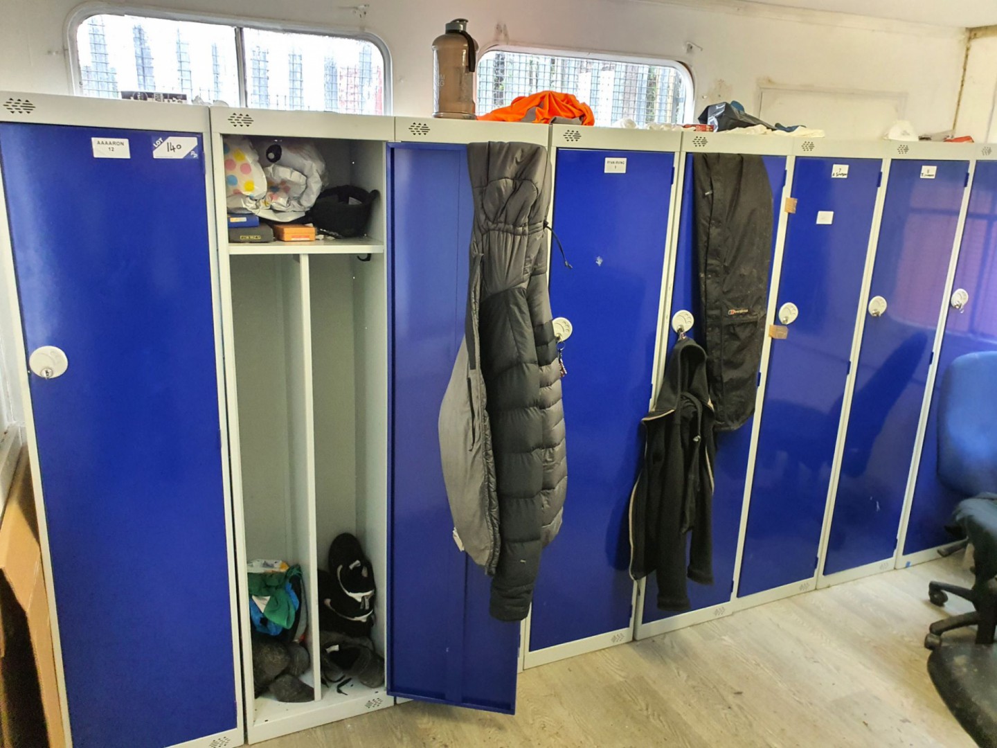 12x blue / grey single door lockers, 450x1800x450m...