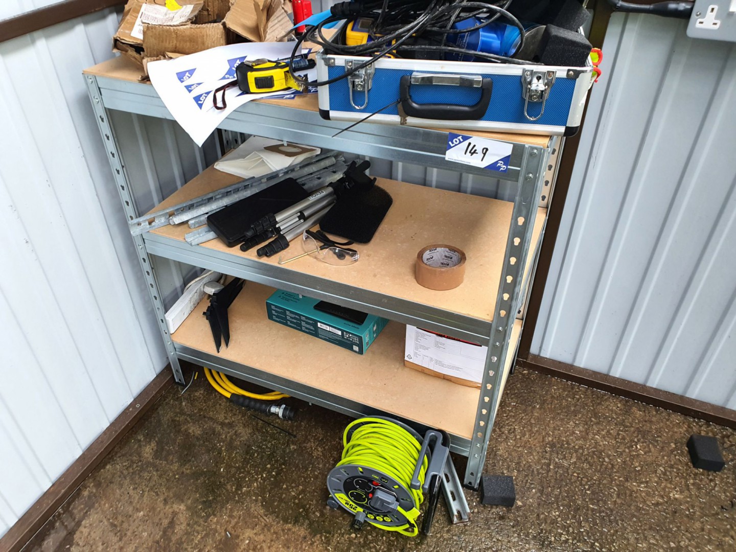 2x light duty storage racks, 900x450x900mm (conten...