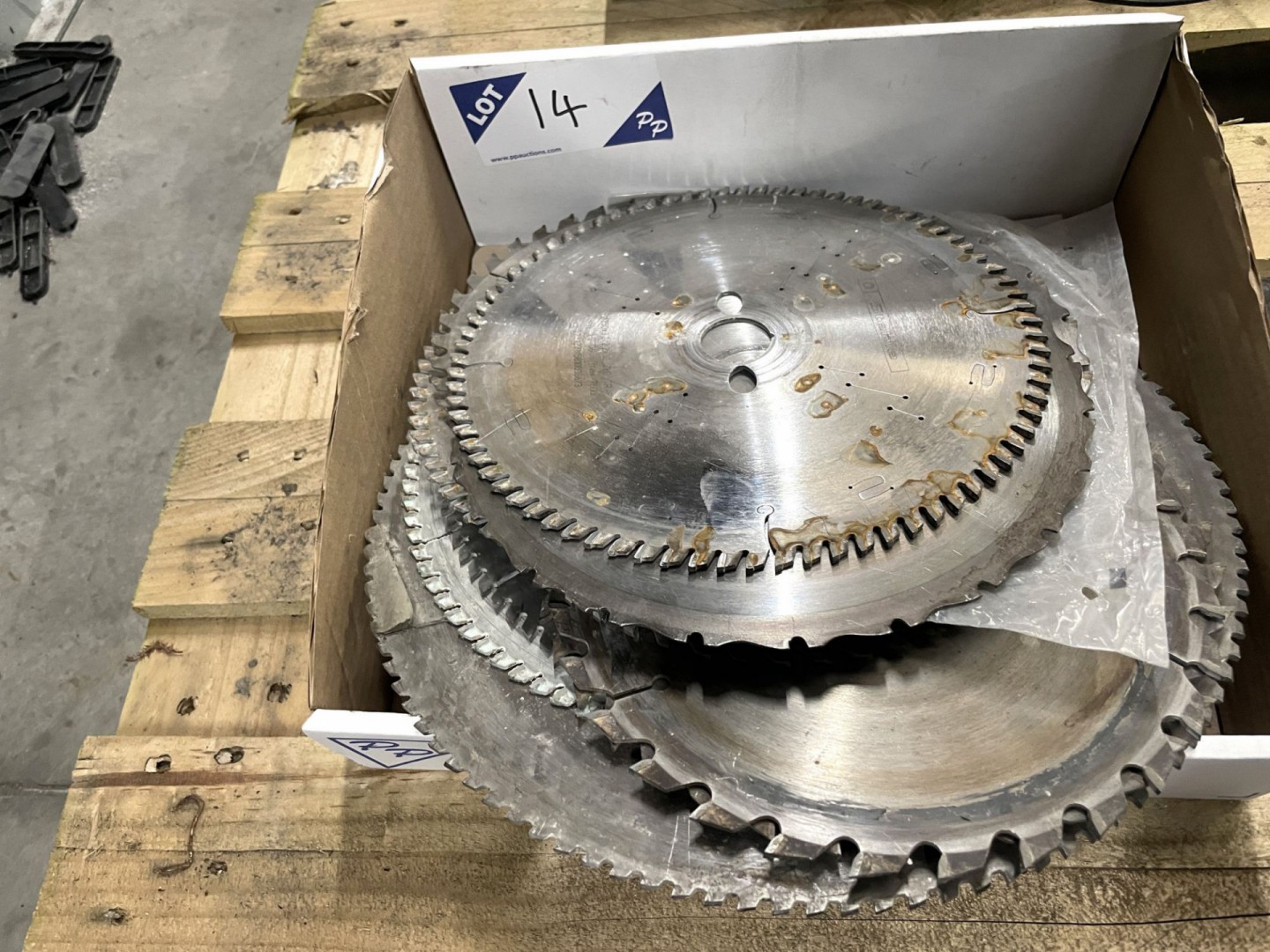 Qty various saw blades
