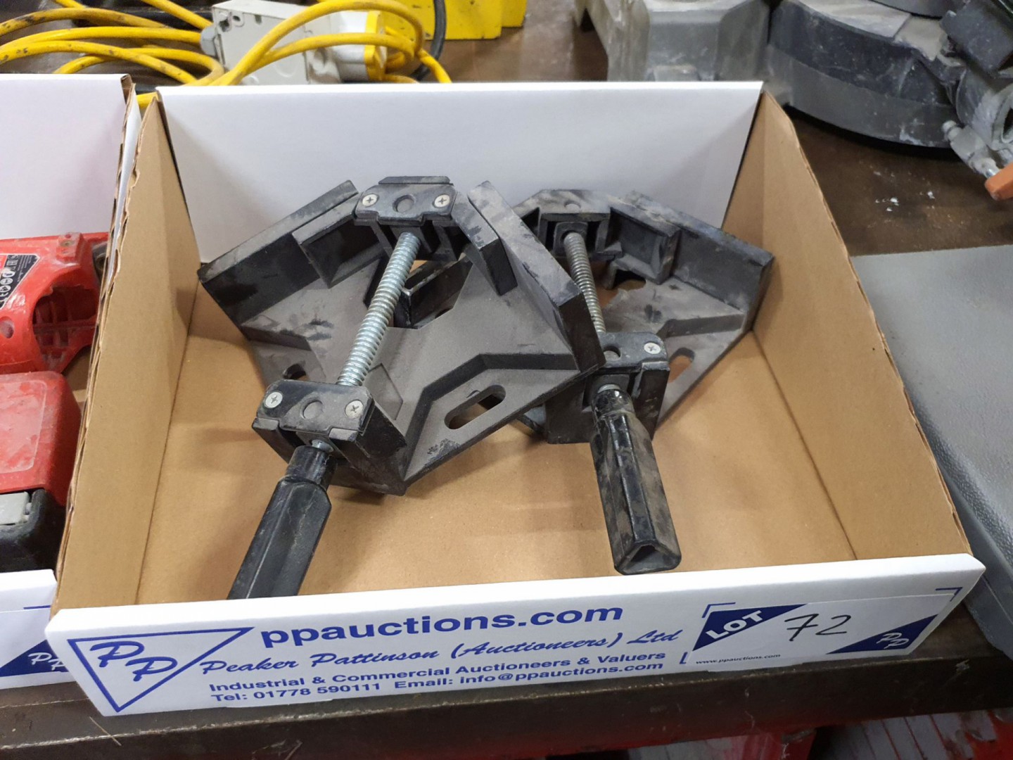 2x 100x100mm angle clamps