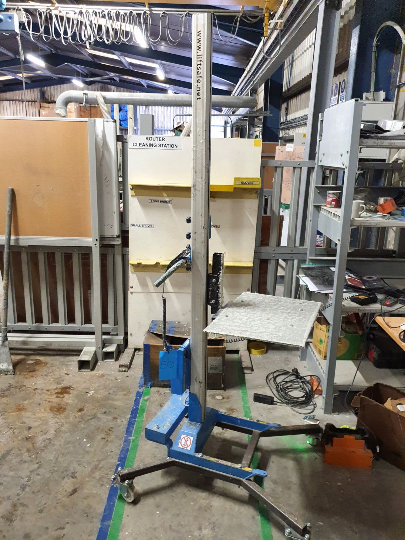 Lift Safe mobile electric lifter, 90kg cap